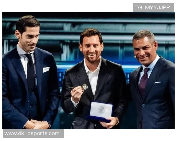 梅西C罗贝尔三大足球巨星成就与荣耀大满贯之路解析